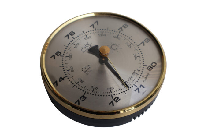 Analog Barometre – Pirinç Çerçeveli Duvar Tipi Hava Basıncı Ölçer